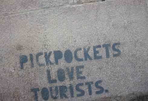 pickpockets love tourists