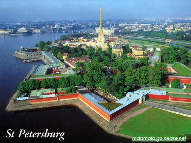 圣彼得堡，涅瓦河畔的文化殿堂。 如果你知道圣彼得堡的历史，你就会知道，这个城市不仅有普希金等众多的诗人艺术家为她描上了一抹浪漫的色彩，也有十二月党人起义、十月革命等历史事件使她生就一副铮铮傲骨。